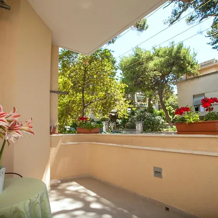 Apartment By The Sea - 25176 *