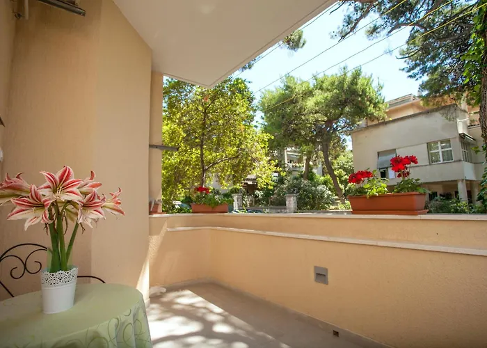 Apartment By The Sea - 25176 *