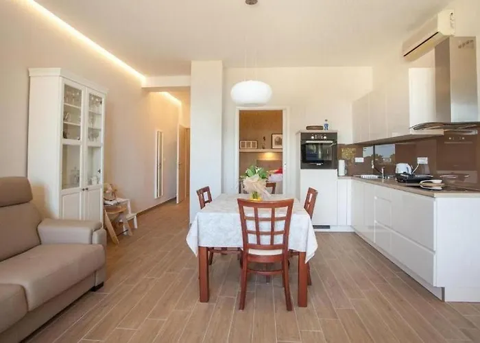 Apartment By The Sea - 25176